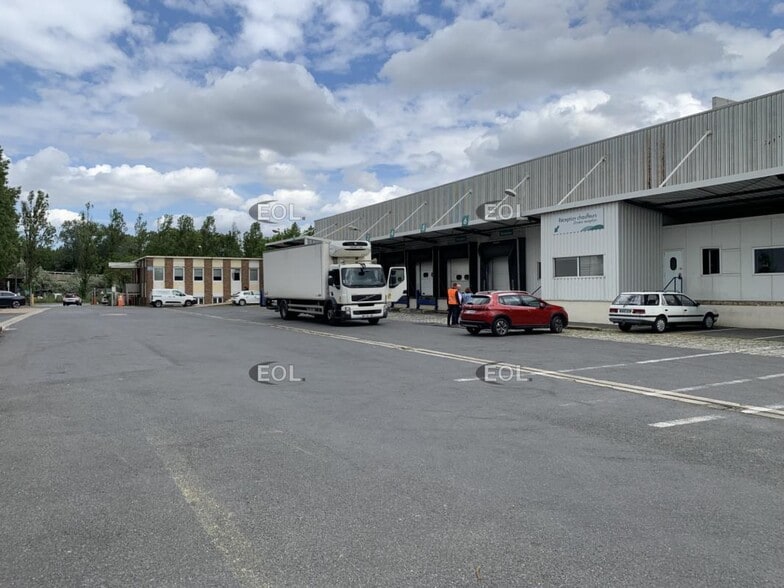Industrial in Thiais to rent - Building Photo - Image 3 of 8