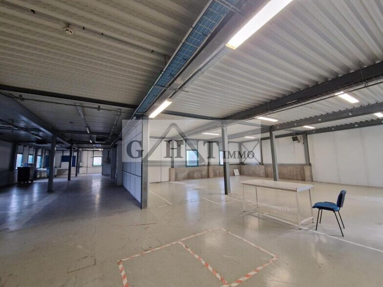 Industrial in Baillet-en-France for sale - Interior Photo - Image 2 of 12