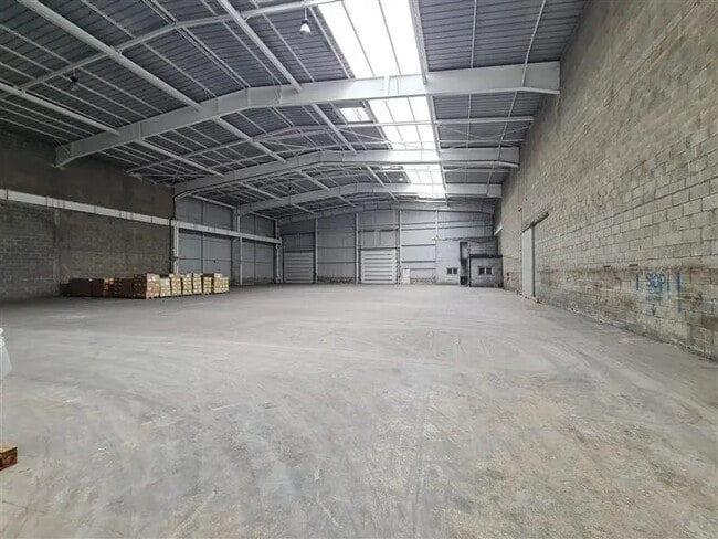Vente Local d'activités 1 050 m² à 10 490 m²