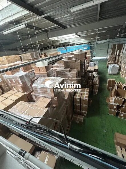 Industrial in Montreuil to rent - Interior Photo - Image 2 of 4