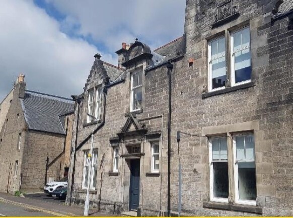 4 Abbey Park Pl, Dunfermline for sale - Primary Photo - Image 1 of 1