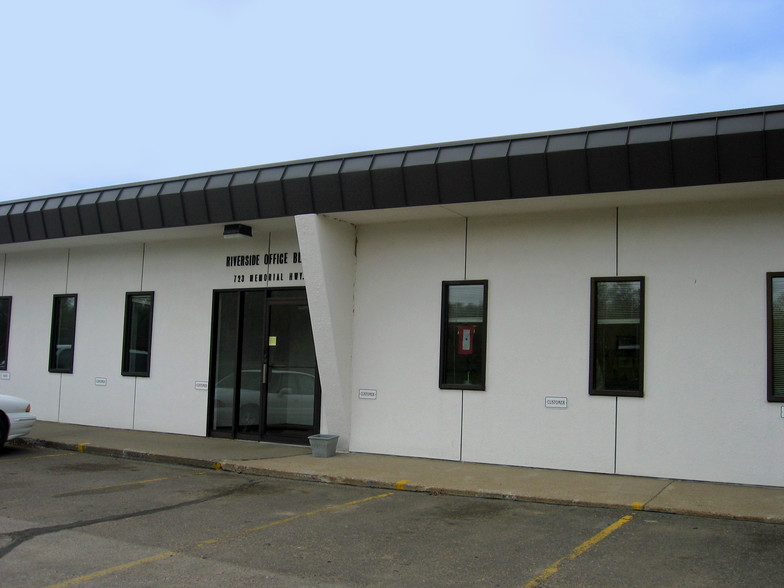 721-723 Memorial Hwy, Bismarck, ND for rent - Building Photo - Image 1 of 1