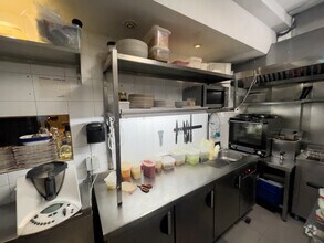 Retail in Madrid, Madrid to rent Interior Photo- Image 1 of 4