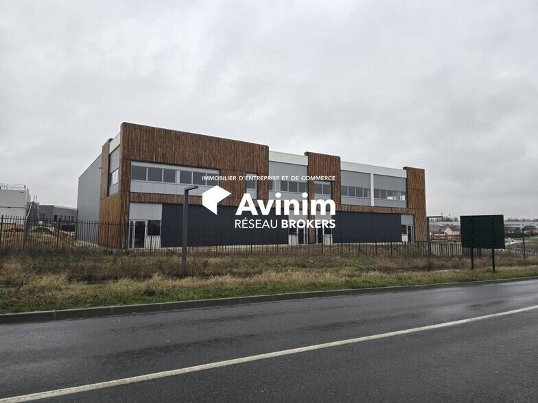 Industrial in Louvres to rent - Building Photo - Image 1 of 5