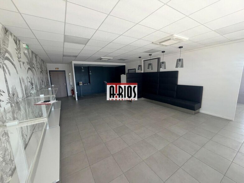 Office in La Seyne-sur-Mer for sale - Building Photo - Image 1 of 4