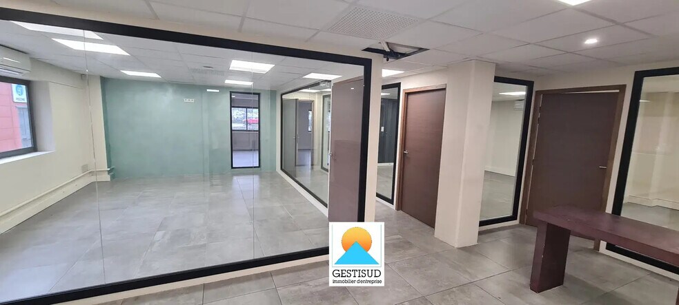 Office in Aubagne to rent - Interior Photo - Image 2 of 4
