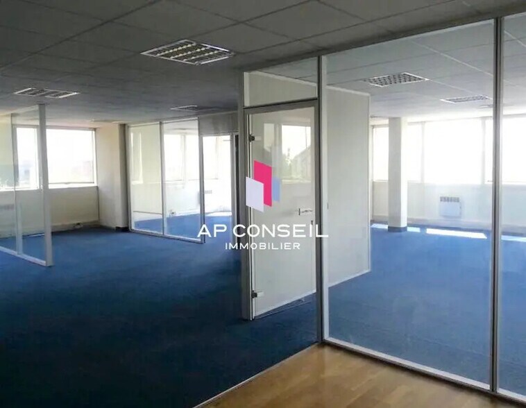 Office in Vélizy-Villacoublay to rent - Interior Photo - Image 3 of 7
