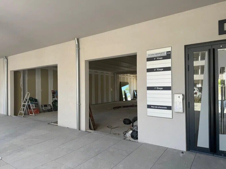 Office in Aubagne to rent - Building Photo - Image 3 of 7