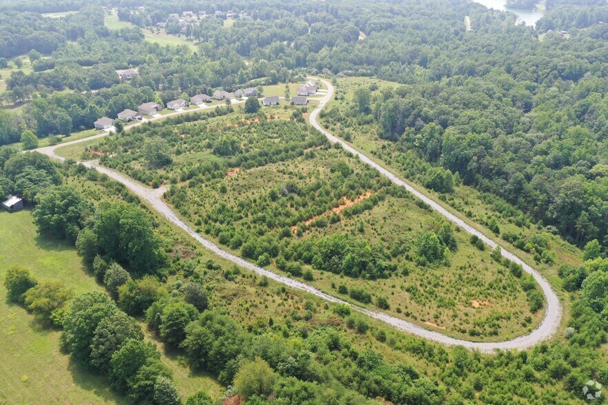 00 Parkhall Rd, Huddleston, VA 24104 UK