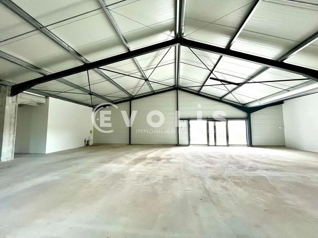 Location Commerce 84 m² à 1 217 m² - Photo 1