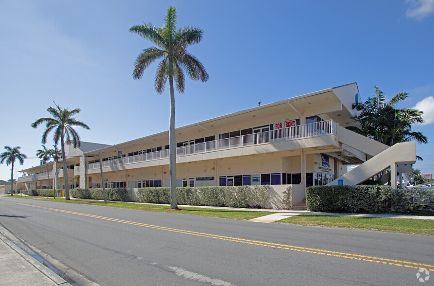 101 N Riverside Dr, Pompano Beach, FL for rent - Building Photo - Image 3 of 9