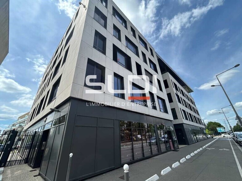 Boulevard Ambroise Croizat, Vénissieux to rent - Building Photo - Image 1 of 12