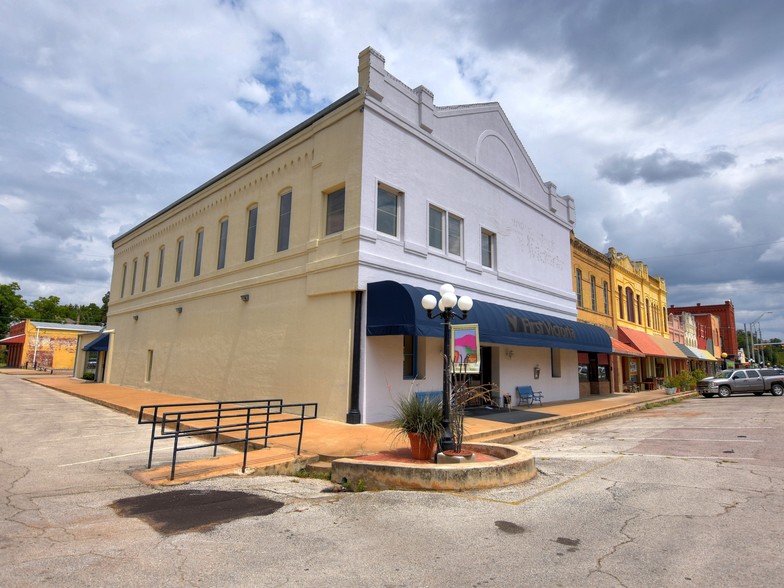 201 Main St, Smithville, TX for sale - Building Photo - Image 1 of 1