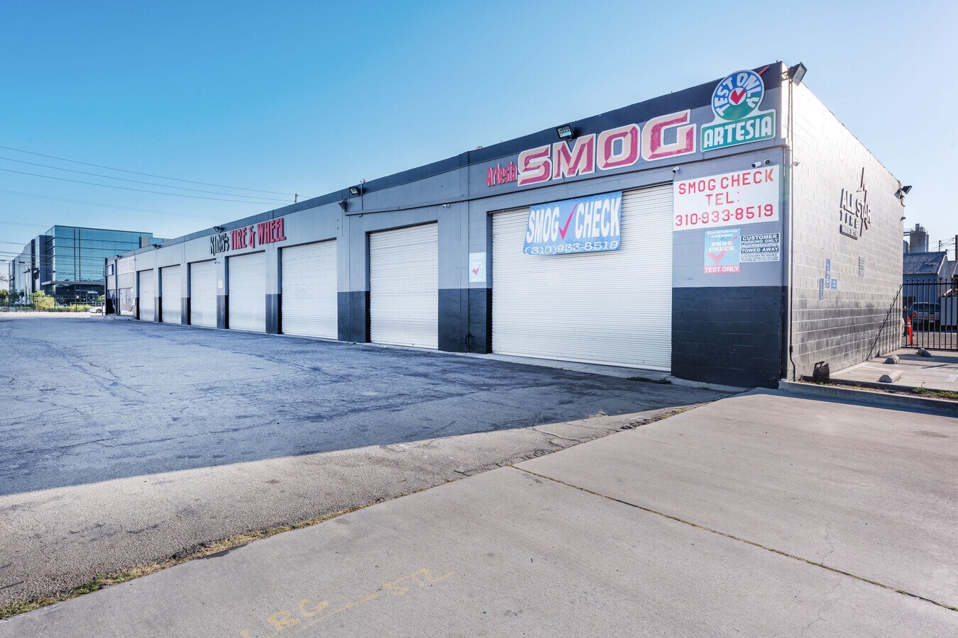 27252735 E Artesia Blvd, Long Beach 90805 UK