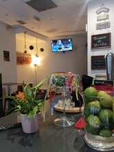 Retail in Madrid, Madrid to rent Interior Photo- Image 2 of 2