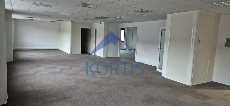 6 Rue De Bretagne, Saint-Quentin-Fallavier to rent - Interior Photo - Image 2 of 6