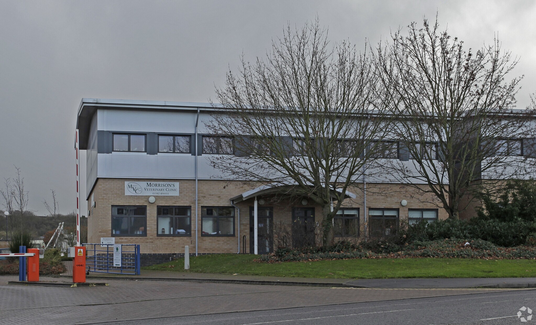 3 Laporte Way, Luton for sale Primary Photo- Image 1 of 1