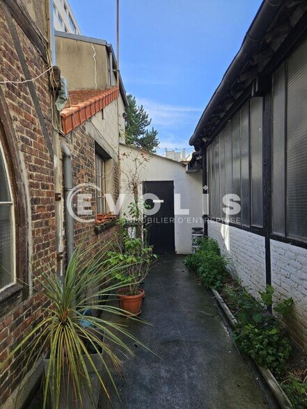 Light Industrial in Montrouge to rent - Building Photo - Image 1 of 17