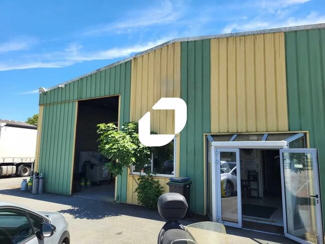 Vente Entrepôt 743 m²