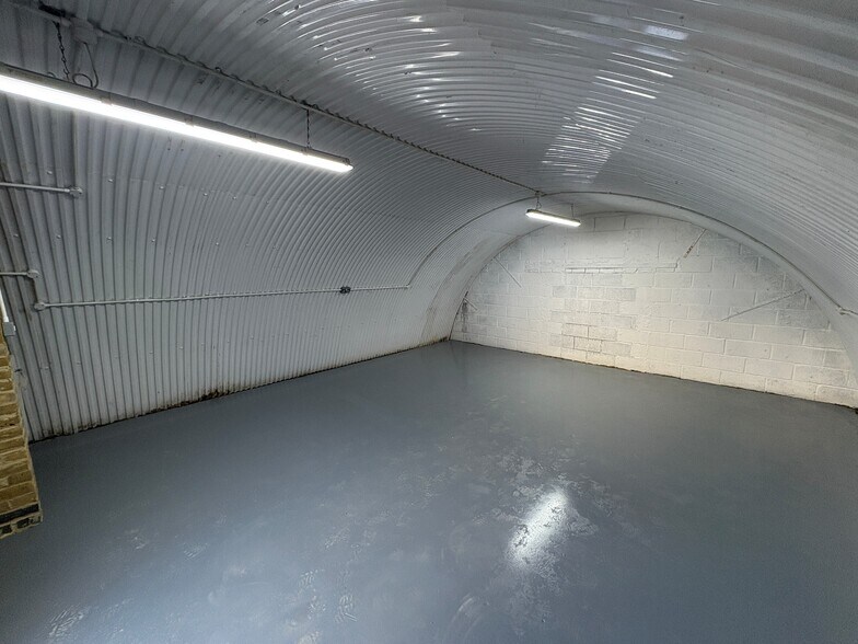 Barton Rd, Rochester to rent - Building Photo - Image 2 of 3