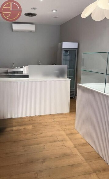 Retail in Toulouse to rent - Interior Photo - Image 3 of 4