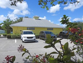 301-305 W Hibiscus Blvd, Melbourne, FL for rent Building Photo- Image 1 of 4