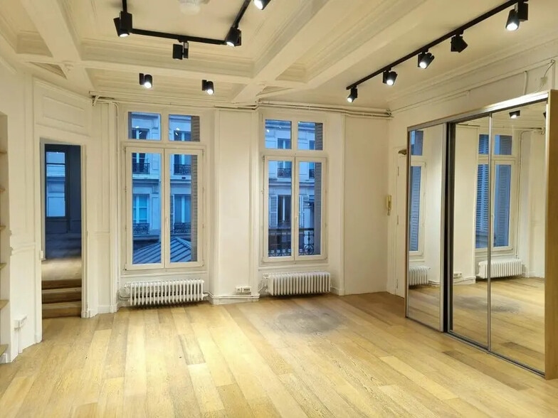 Retail in Paris for sale - Interior Photo - Image 3 of 9