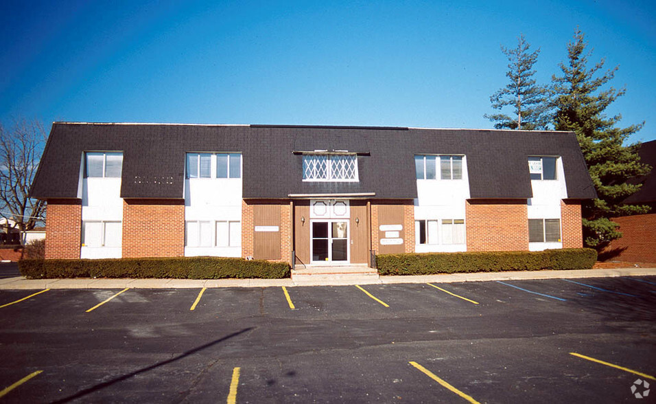 33300 Warren Rd, Westland, MI for rent - Building Photo - Image 2 of 9