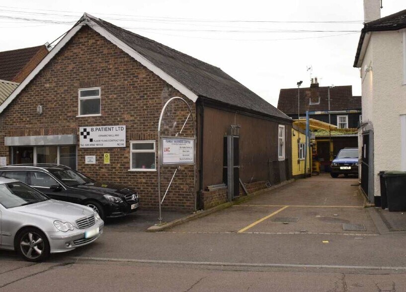 92A Forest Rd, Loughton IG10 1EQ UK