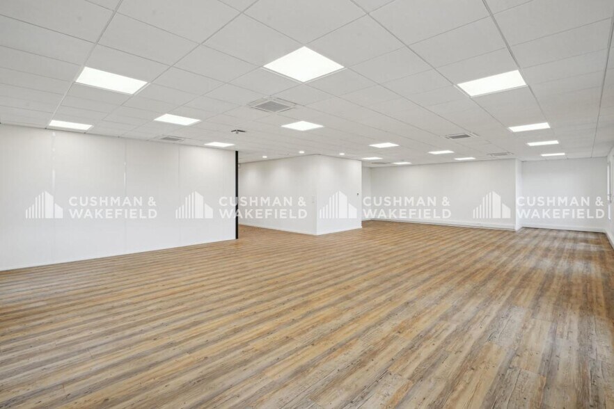 5-7 Chemin Du Tronchon, Dardilly to rent - Interior Photo - Image 2 of 14