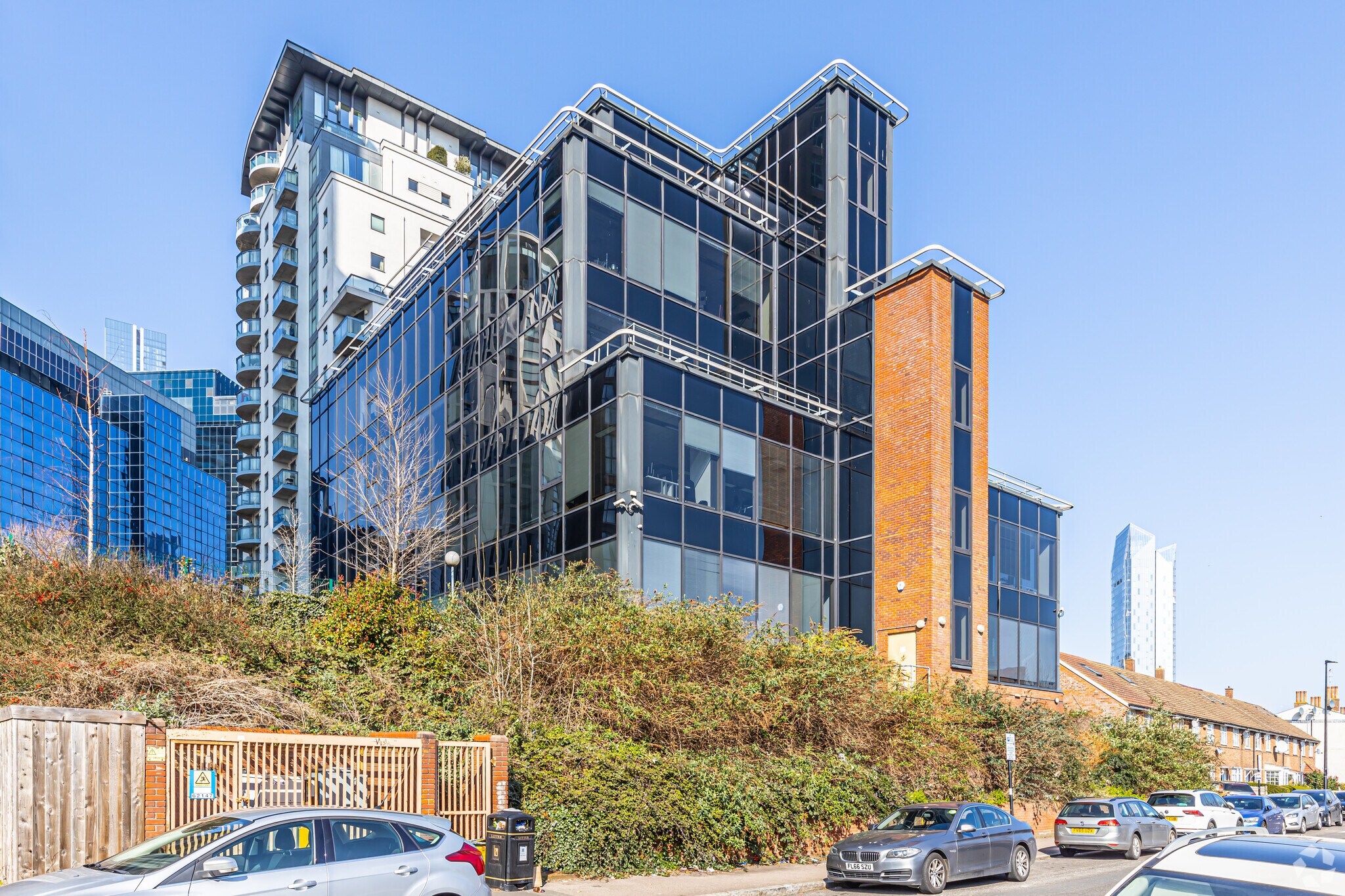 5 Limeharbour, London for sale Primary Photo- Image 1 of 1