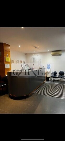 Retail in Charenton-le-Pont for sale - Lobby - Image 2 of 3