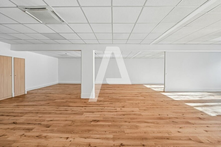 55 Avenue Danielle Casanova, Ivry-sur-Seine to rent - Interior Photo - Image 2 of 6