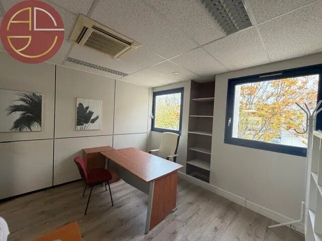 Location Bureaux 650 m² - Photo 1