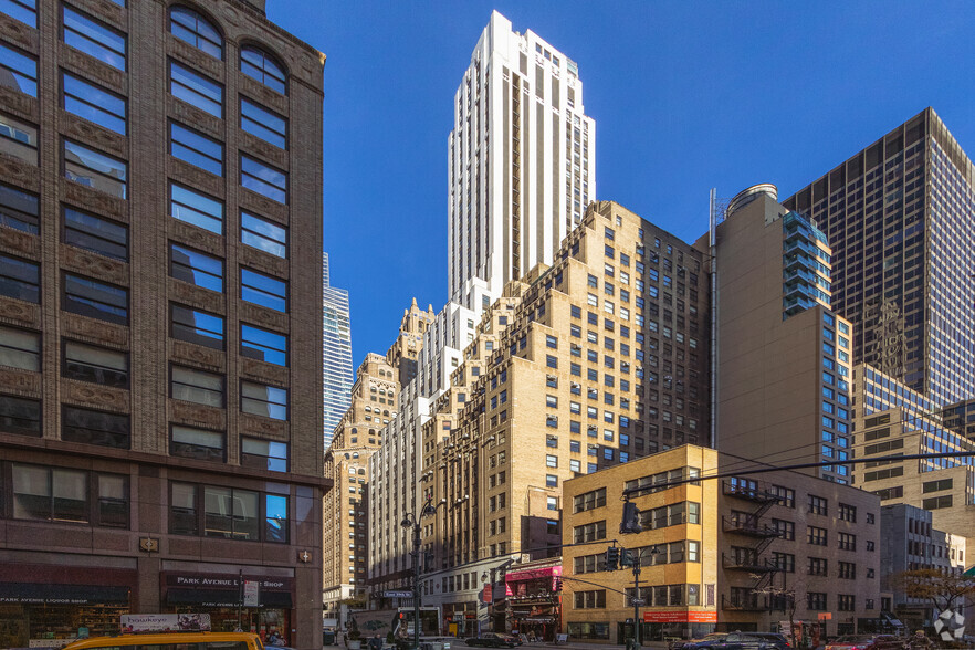 275 Madison Ave, New York, NY for rent - Building Photo - Image 1 of 4