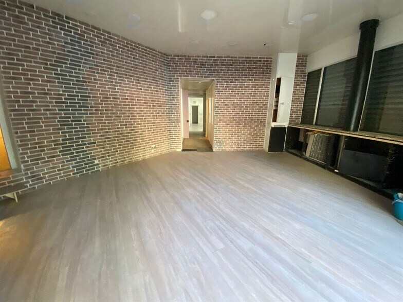 Retail in Paris to rent - Building Photo - Image 3 of 10