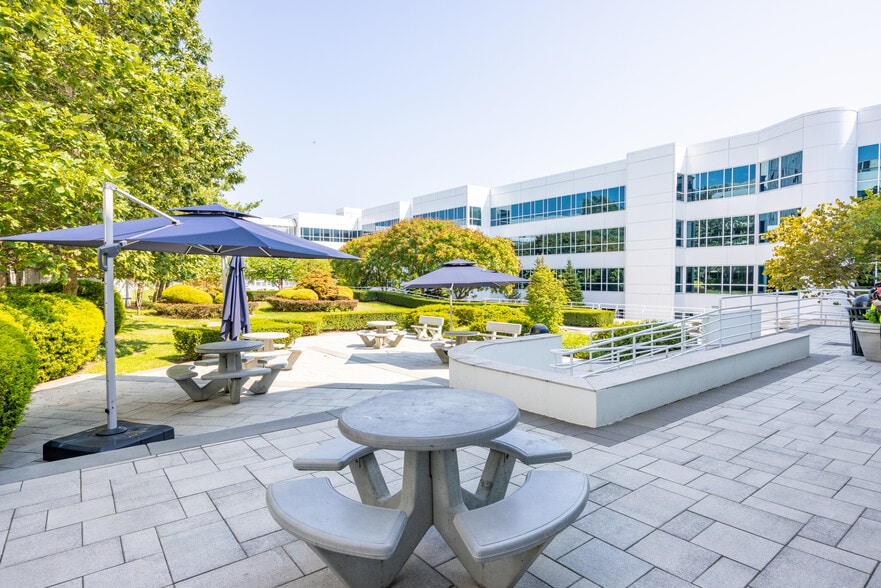 1200 Waters Pl, Bronx, NY to rent - Building Photo - Image 3 of 6