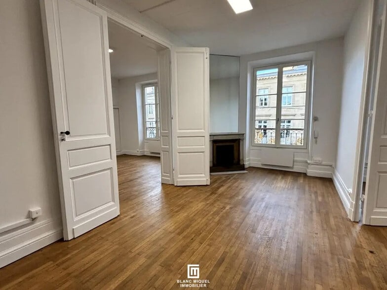 Office in Bordeaux to rent - Building Photo - Image 3 of 7