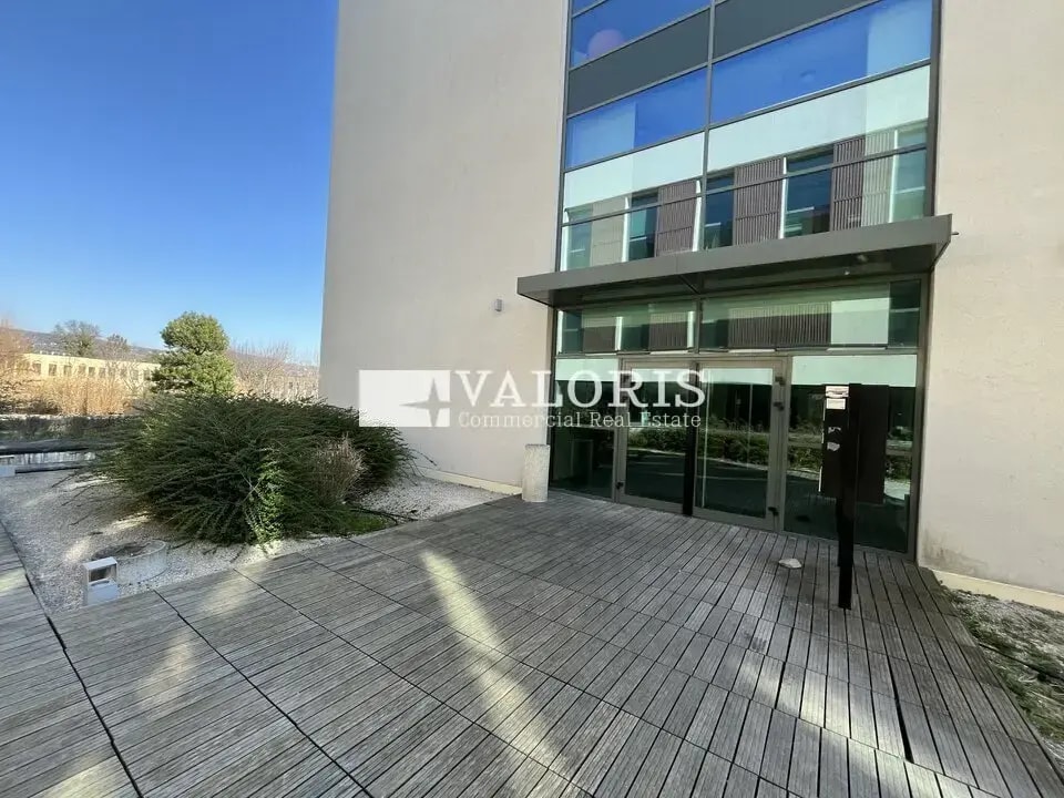 Office in Champagne-au-Mont-d'Or for sale Building Photo- Image 1 of 9