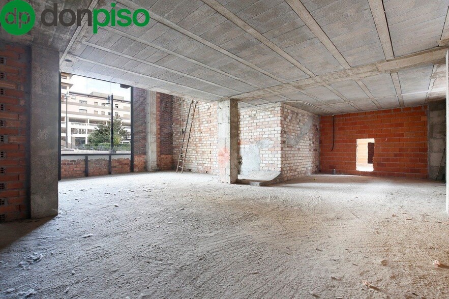 Retail in Granada for sale - Interior Photo - Image 3 of 24