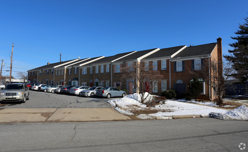 4700 Stamp Rd, Marlow Heights, MD for rent - Primary Photo - Image 1 of 94