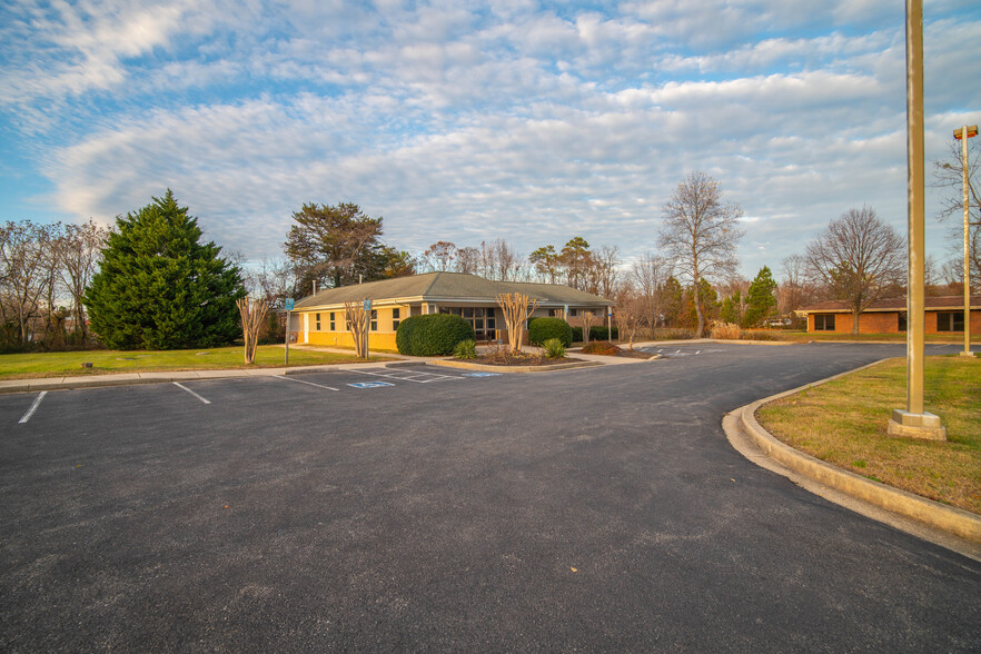 11855 Hg Trueman Rd, Lusby, MD for sale - Primary Photo - Image 1 of 7