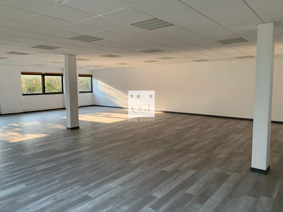 Office in Saint-Priest to rent Interior Photo- Image 1 of 1