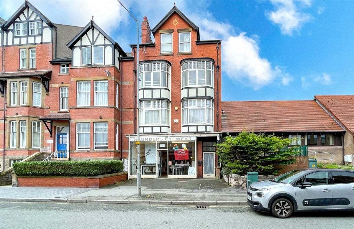 9 Princes Dr, Colwyn Bay for sale Primary Photo- Image 1 of 1