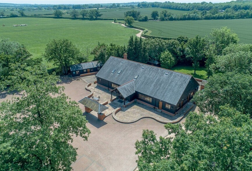 Kingswood Ln, Aylesbury to rent - Building Photo - Image 3 of 44