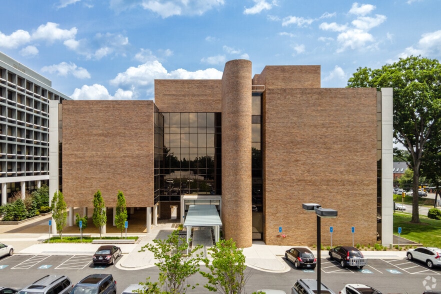 8320 Old Courthouse Rd, Vienna, VA to rent - Building Photo - Image 2 of 23