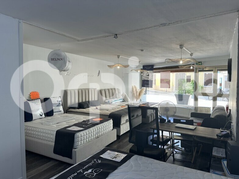 Retail in Saint Symphorien D Ozon for sale - Interior Photo - Image 3 of 5
