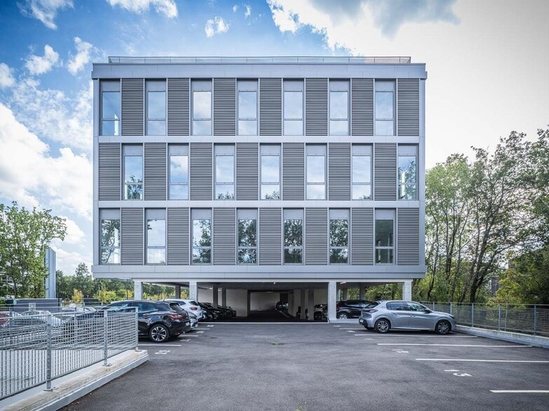 15 Bis Rue Christian Pauc, Nantes to rent - Building Photo - Image 2 of 14