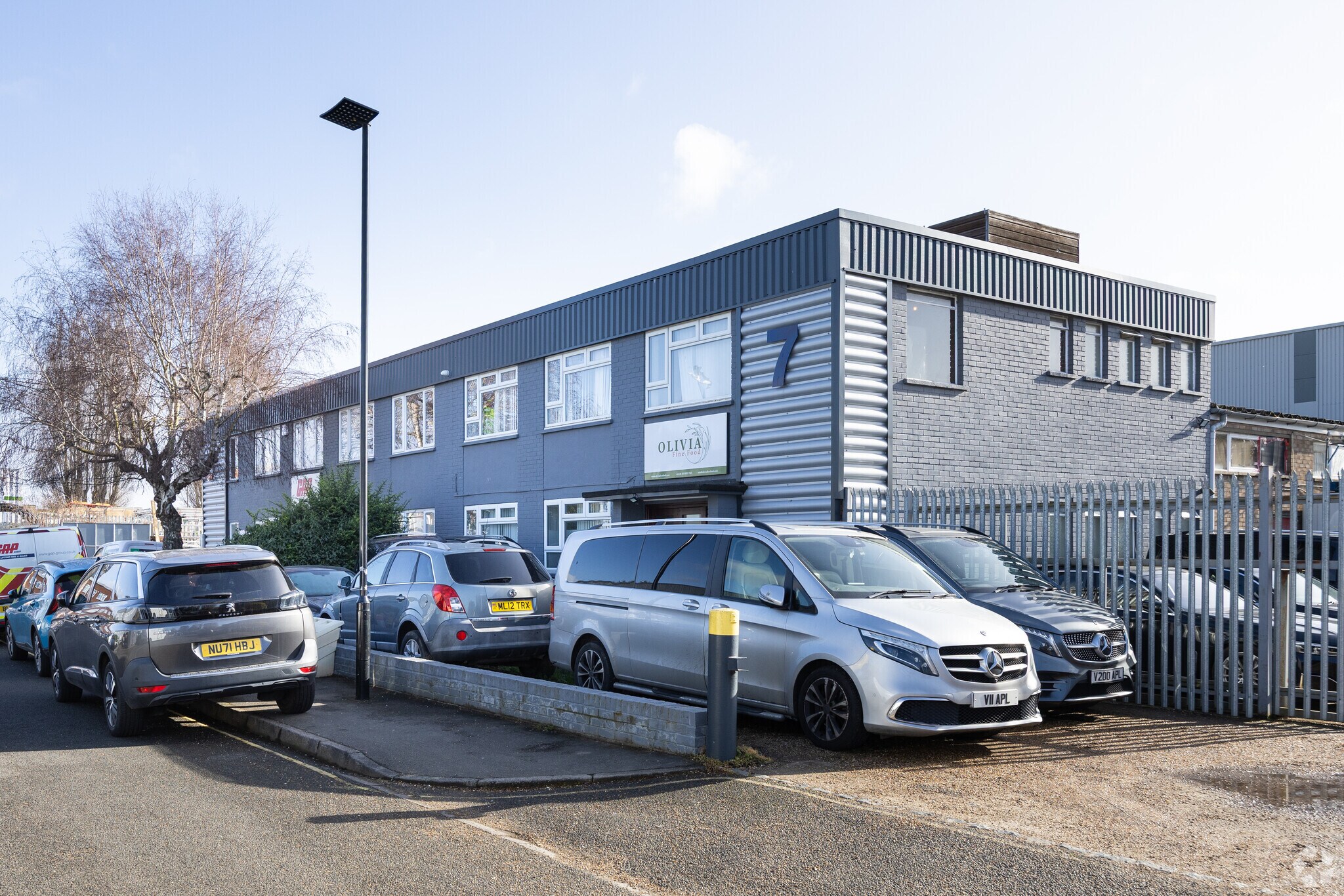 5-7 Mount Rd, Feltham to rent Primary Photo- Image 1 of 3