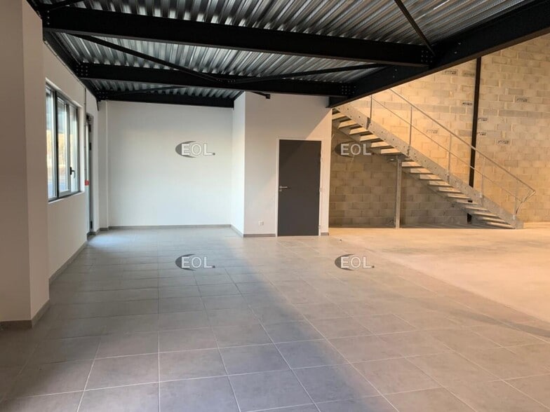 Light Industrial in Signes to rent - Interior Photo - Image 3 of 4